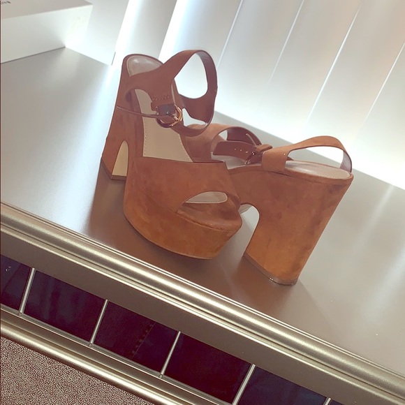 Forever 21 Shoes - Wavy wedges😍